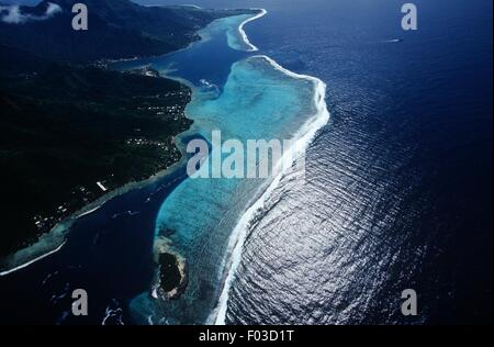 Polynésie française (France) - Îles de la société - Iles du Vent - Moorea - Vaiare, vue aérienne. Banque D'Images