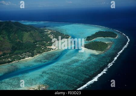 Polynésie française (France) - Îles de la société - Iles du Vent - Moorea - Hauru Point - Motu Fareone et Tiahura, vue aérienne. Banque D'Images