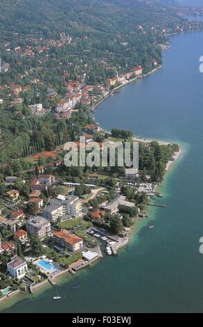 Italie - Lombardie - l'Alto Garda Bresciano Regional Park - Gardone Riviera - vue aérienne Banque D'Images