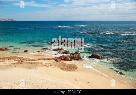 Plage entre Cabo San Lucas et San Jose del Cabo (connue sous le nom de Los Cabos), l'État de Baja California Sur, au Mexique. Banque D'Images