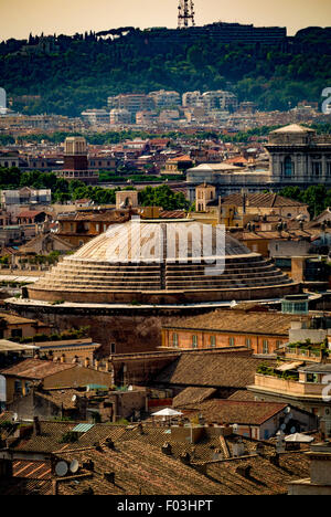 Dome extérieur du Panthéon. Temple romain antique. Maintenant une église chrétienne. Rome, Italie. Banque D'Images