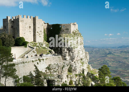 Italie,Sicile,la ville historique d'Erice est situé au sommet du mont Erice, à environ 750 mètres, le château de Vénus,datant de la Banque D'Images