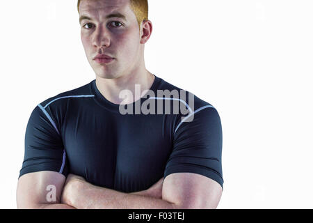 Joueur de rugby musclé avec les bras croisés Banque D'Images