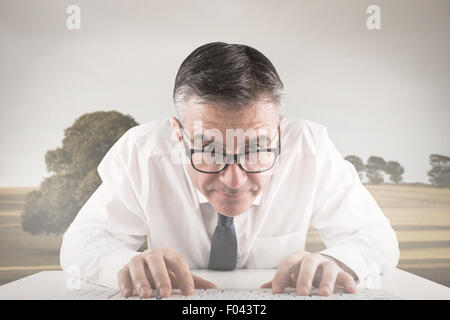 Composite image of businessman de taper au clavier Banque D'Images