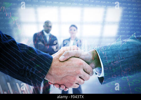 Image composite de business people shaking hands Banque D'Images