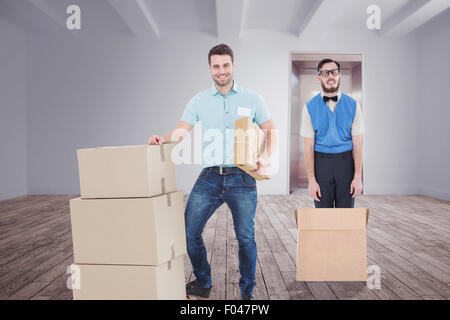 Image composite de l'homme de courrier avec des boîtes en carton Banque D'Images