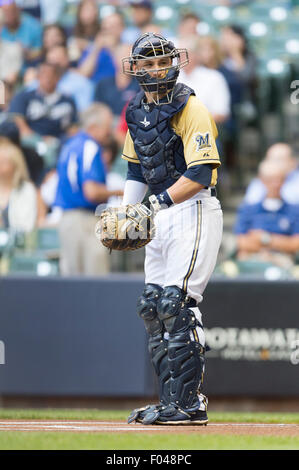 Milwaukee, WI, USA. Le 05 août, 2015. Milwaukee Brewers catcher Jonathan Lucroy # 20 au cours de la partie de baseball de ligue majeure entre les Milwaukee Brewers et San Diego Padres au Miller Park de Milwaukee, WI. John Fisher/CSM/Alamy Live News Banque D'Images