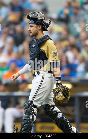 Milwaukee, WI, USA. Le 05 août, 2015. Milwaukee Brewers catcher Jonathan Lucroy # 20 se dirige vers le monticule au cours de la partie de baseball de ligue majeure entre les Milwaukee Brewers et San Diego Padres au Miller Park de Milwaukee, WI. John Fisher/CSM/Alamy Live News Banque D'Images