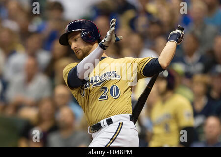 Milwaukee, WI, USA. Le 05 août, 2015. Milwaukee Brewers catcher Jonathan Lucroy # 20 jusqu'à chauve-souris pendant le match de la Ligue Majeure de Baseball entre les Milwaukee Brewers et San Diego Padres au Miller Park de Milwaukee, WI. John Fisher/CSM/Alamy Live News Banque D'Images