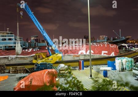 Dubaï, Émirats arabes unis - janvier 18 : Abra ferries le 18 janvier 2014 à Dubaï, AUX ÉMIRATS ARABES UNIS. La technologie de la construction navale n'est pas changé par la Banque D'Images