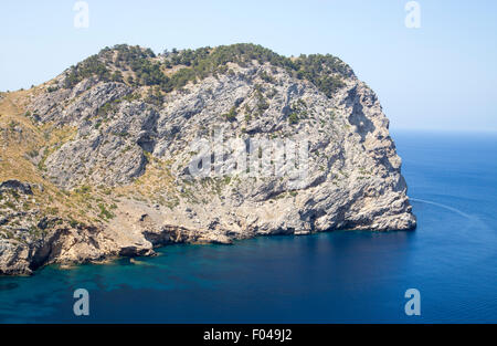 De grandes formations rocheuses sur le nord de la péninsule de pâques mallorca Banque D'Images