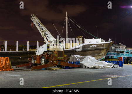 Dubaï, Émirats arabes unis - janvier 18 : Abra ferries le 18 janvier 2014 à Dubaï, AUX ÉMIRATS ARABES UNIS. La technologie de la construction navale n'est pas changé par la Banque D'Images