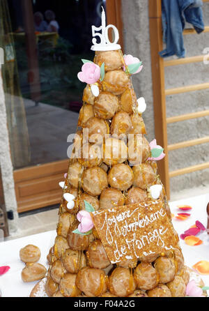 Célèbre gâteau de 50e anniversaire de mariage, France Banque D'Images