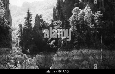 Rochers de Green Canyon Lake en Turquie, photo en noir et blanc Banque D'Images