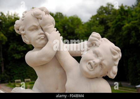 La sculpture Baroque rococo illustrant l'une des quatre étapes de l'amour au Palais de Wilanów à Varsovie, Pologne Banque D'Images