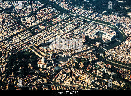 Vue aérienne de la m2 et la Basilique de la Cité du Vatican. Banque D'Images