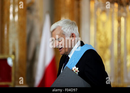 Varsovie, Pologne. Le 06 août, 2015. L'ancien Premier Ministre de la Pologne, Jerszy Buzek, assiste à une cérémonie pour le nouveau président de la Pologne, Andrzej Duda dans le Château Royal de Varsovie. Le nouveau président de la Pologne a été inauguré dans la capitale de la Pologne ville de Varsovie. M. Andrzej Duda a remporté l'élection présidentielle à la fin de mai en Pologne. Il a prêté serment en tant que 4e de la Pologne Président démocratiquement élu en Pologne Sejm "du" le mardi matin. Crédit : Anna Ferensowicz/Pacific Press/Alamy Live News Banque D'Images