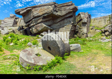 Meules abandonnées, Stanage Edge, Peak District, Derbyshire, Banque D'Images