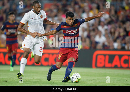 Camp Nou, Barcelona, Espagne. Le 05 août, 2015. Le Joan Gamper Cup joué entre FC Barcelone et que les Roms. Rafinha Alcantara (Barcelone) et Seydou Keita (Roma) © Plus Sport Action/Alamy Live News Banque D'Images