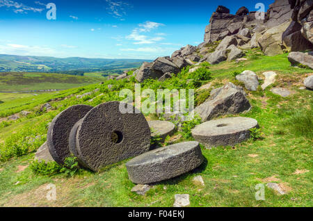 Meules abandonnées, Stanage Edge, Peak District, Derbyshire, Banque D'Images