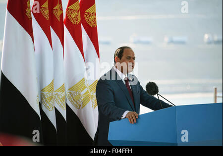 Ismailia, Égypte. 6e août, 2015. Le document photo de l'Égypte d'Etat news agency montre MENA Président égyptien Abdel Fattah al-Sisi s'adresser à un auditoire à la cérémonie de dévoilement d'une extension majeure du Canal de Suez à Ismaïlia, en Égypte, le 6 août 2015. Credit : MENA/Xinhua/Alamy Live News Banque D'Images