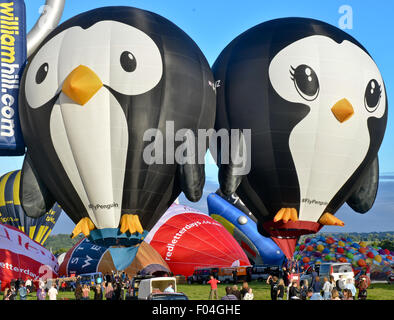 Ashton Cour, Bristol, Royaume-Uni. Le 06 août, 2015. Formes spéciales et au lancement de ballons Balloon Fiesta, Ashton Cour, Bristol : Crédit jules annan/Alamy Live News Banque D'Images