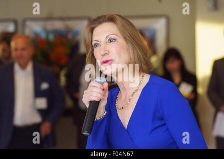 Carly Fiorina s'adressant à un groupe de directeurs à une table ronde à Manhattan Banque D'Images
