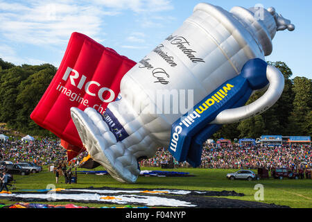 Bristol, Royaume-Uni. Le 06 août, 2015. Le premier jour de la 37e Bristol International Balloon Fiesta a eu lieu à Ashton Court. L'événement, considérée comme le plus important de ce type en Europe, est d'une durée de quatre jours, le jeudi 6 au dimanche 9 août. Bristol, UK, 6 août 2015. Credit : Redorbital Photography/Alamy Live News Banque D'Images