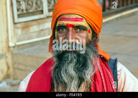 Portrait d'un homme du Rajasthan avec barbe et turban orange, Jaisalmer, Rajasthan, India Banque D'Images