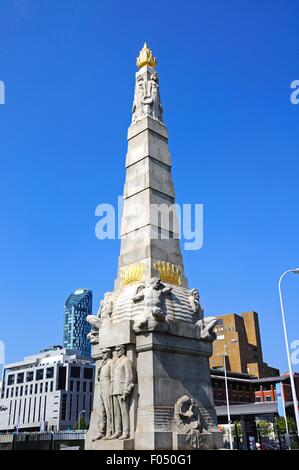 Mémorial en l'honneur de tous les héros de la pièce de moteur marin à Pier Head, Liverpool, Merseyside, England, UK, Europe de l'Ouest. Banque D'Images