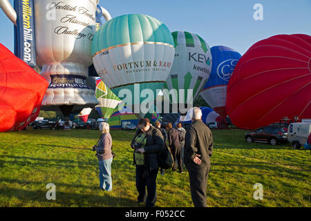 Ashton Cour, Bristol, Royaume-Uni. 07Th Aug 2015. Tôt le matin, photographes de Bristol International Balloon Fiesta 2015. Credit : Keith Larby/Alamy Live News Banque D'Images