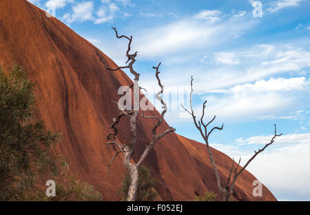 L'Australie, Ayers Rock, raccourcissement de la montagne sacrée Uluru Banque D'Images