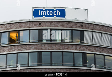 Hambourg, Allemagne. 7e août, 2015. La photo montre le siège de la technologie de construction 'fournisseur' Imtech à Hambourg, Allemagne, 7 août 2015. La société est l'un des principaux fournisseurs de l'aéroport Berlin-Brandebourg BER, qui devrait être ouvert en 2017. Imtech déposé un dossier d'insolvabilité, ce qui intensifie spéculations sur un retard de l'ouverture de l'aéroport de BER. Photo : DANIEL BOCKWOLDT/dpa/Alamy Live News Banque D'Images