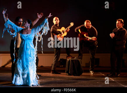 Edinburgh UK. 7 Août, 2015. Matematicas de lo Jondo Redux dans le cadre de l'Edinburgh Festival Juste au lieu de la salle centrale 295a. sur la photo : Danseurs : Charo Cala, Antonio Amaya. Chanteurs : Javier Allende, Gregorio Garcia. Guitares : Fernando Maria, Alberto Lopez. Édimbourg. Credit : Pako Mera/Alamy Live News Banque D'Images