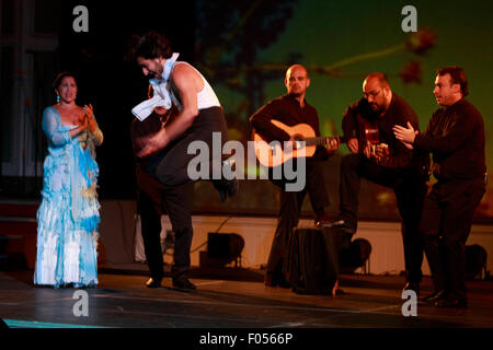 Edinburgh UK. 7 Août, 2015. Matematicas de lo Jondo Redux dans le cadre de l'Edinburgh Festival Juste au lieu de la salle centrale 295a. sur la photo : Danseurs : Charo Cala, Antonio Amaya. Chanteurs : Javier Allende, Gregorio Garcia. Guitares : Fernando Maria, Alberto Lopez. Édimbourg. Credit : Pako Mera/Alamy Live News Banque D'Images