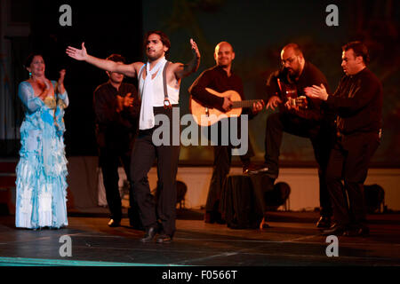 Edinburgh UK. 7 Août, 2015. Matematicas de lo Jondo Redux dans le cadre de l'Edinburgh Festival Juste au lieu de la salle centrale 295a. sur la photo : Danseurs : Charo Cala, Antonio Amaya. Chanteurs : Javier Allende, Gregorio Garcia. Guitares : Fernando Maria, Alberto Lopez. Édimbourg. Credit : Pako Mera/Alamy Live News Banque D'Images