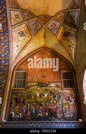 Voûtes de hall principal et la peinture de la bataille de Shah Isma'il et le Palais Chehel Sutun, Ouzbeks, Isfahan, Iran Banque D'Images