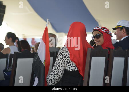 Le Caire, Égypte. 6e août, 2015. Les invités à la cérémonie d'inauguration du nouveau canal de Suez mise à niveau, d'après 1 ans de travail non-stop 24h/24, vise à accroître la capacité de transport maritime à partir de de 49 à 97 navires par jour, et en diminuant les temps d'attente de 24 à 11 heures. Credit : Barry Iverson/Alamy Live News Banque D'Images