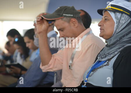 Le Caire, Égypte. 6e août, 2015. Les invités à la cérémonie d'inauguration du nouveau canal de Suez mise à niveau, d'après 1 ans de travail non-stop 24h/24, vise à accroître la capacité de transport maritime à partir de de 49 à 97 navires par jour, et en diminuant les temps d'attente de 24 à 11 heures. Credit : Barry Iverson/Alamy Live News Banque D'Images