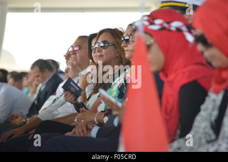 Le Caire, Égypte. 6e août, 2015. Les invités à la cérémonie d'inauguration du nouveau canal de Suez mise à niveau, d'après 1 ans de travail non-stop 24h/24, vise à accroître la capacité de transport maritime à partir de de 49 à 97 navires par jour, et en diminuant les temps d'attente de 24 à 11 heures. Credit : Barry Iverson/Alamy Live News Banque D'Images