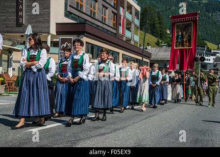 Chaque année Kirchtagfest Soelden, défilé de l'église et le festival Banque D'Images