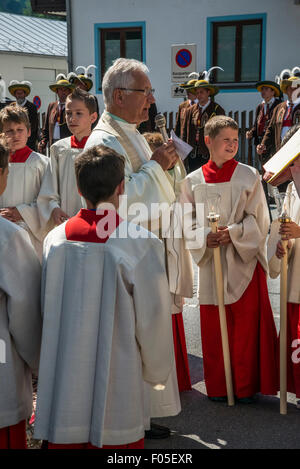 Chaque année Kirchtagfest Soelden, défilé de l'église et le festival Banque D'Images