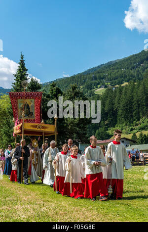 Chaque année Kirchtagfest Soelden, défilé de l'église et le festival Banque D'Images