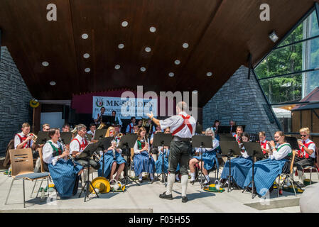 Chaque année Kirchtagfest Soelden, défilé de l'église et le festival Banque D'Images