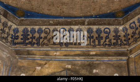 Détail de l'inscription coufique peint, Davazadeh mausolée d'Imam, Yazd, Iran Banque D'Images