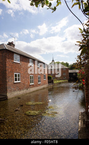 Le Test de la rivière et moulin à soie Whitchurch dans Hampshire England UK Banque D'Images