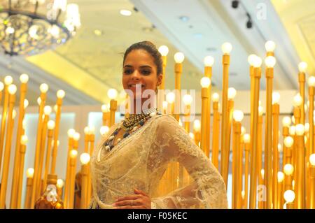 New Delhi, Inde. 07Th Aug 2015. Un modèle porte une création d'un designer au vogue mariage show 2015 dans Nouveau au Taj Place Hotel New Delhi. Plus de 50 experts de mariage convergent pour apporter le plus luxueux sur l'expérience de noce mariage vogue show 2015. Credit : Hemant Rawat/Pacific Press/Alamy Live News Banque D'Images