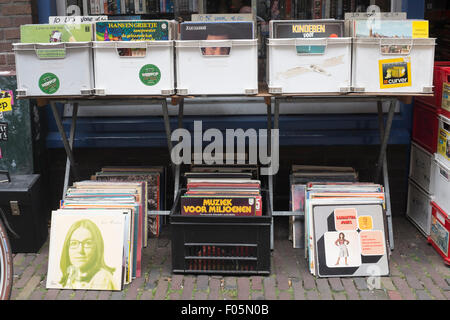 Vieux vinyles à vendre à Leiden, Pays-Bas Banque D'Images