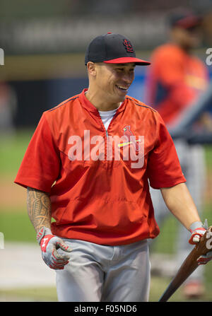 Milwaukee, WI, USA. 07Th Aug 2015. Cardinals de Saint-Louis Le deuxième but Kolten Wong # 16 avant le début du jeu de la Ligue Majeure de Baseball entre les Brewers de Milwaukee et les Cardinals de Saint-Louis au Miller Park de Milwaukee, WI. John Fisher/CSM/Alamy Live News Banque D'Images