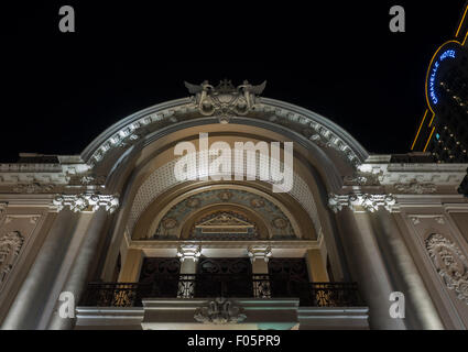 L'Opéra de Saigon, (alias le Théâtre Municipal de Ho Chi Minh Ville), la nuit à Ho Chi Minh Ville (Saigon), Vietnam Banque D'Images